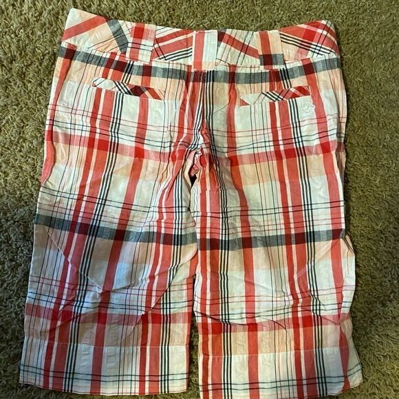 Split red plaid shorts size 7 - Picture 2 of 3